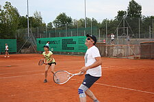 Mixed-Doppel auf dem Sandplatz
